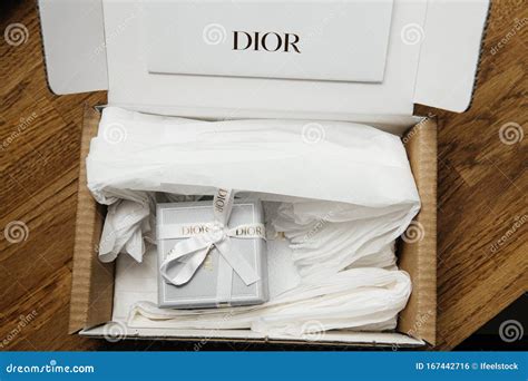 dior's shipping address